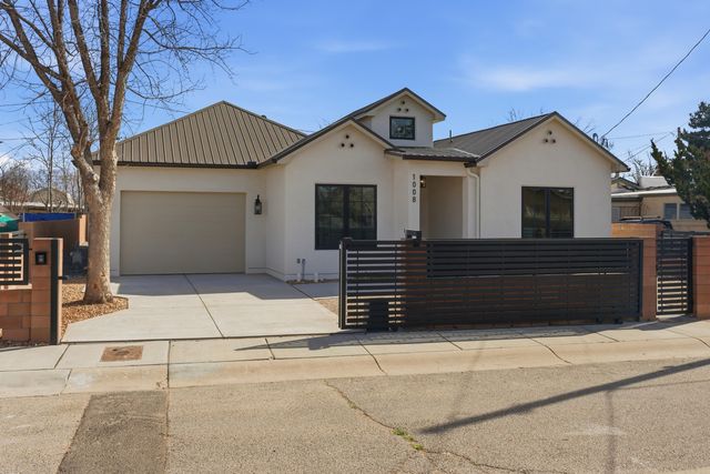 1008 22nd Street NW, Albuquerque, NM 87104