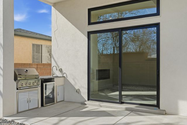 1008 22nd Street NW, Albuquerque, NM 87104