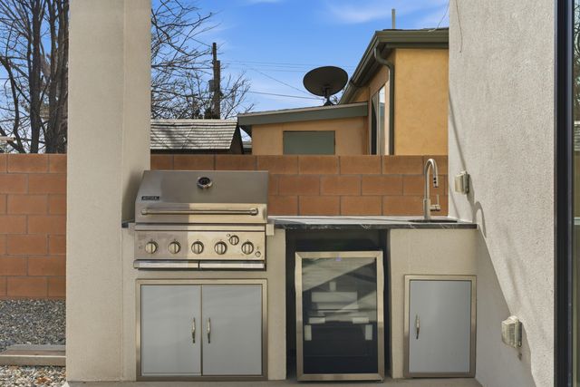 1008 22nd Street NW, Albuquerque, NM 87104