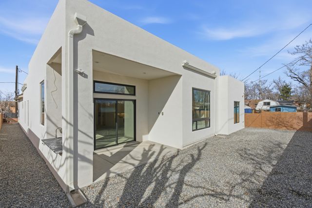 1008 22nd Street NW, Albuquerque, NM 87104