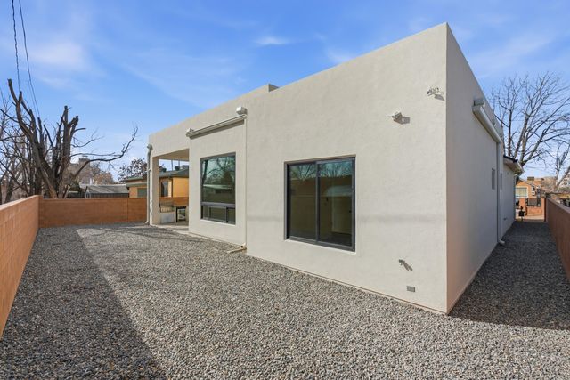 1008 22nd Street NW, Albuquerque, NM 87104