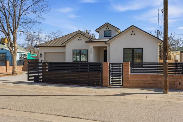 1008 22nd Street NW, Albuquerque, NM 87104