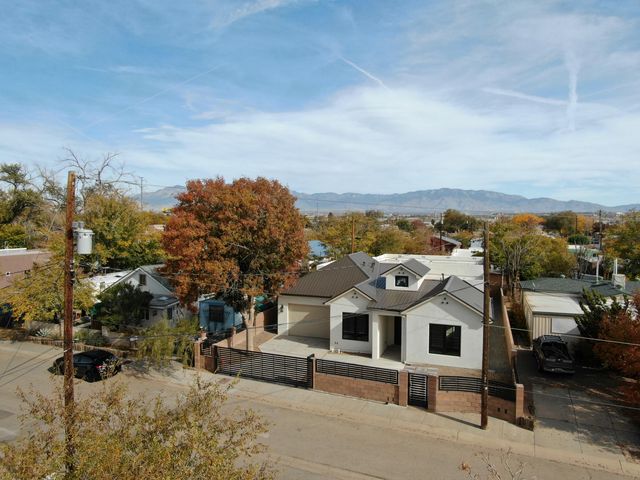 1008 22nd Street NW, Albuquerque, NM 87104