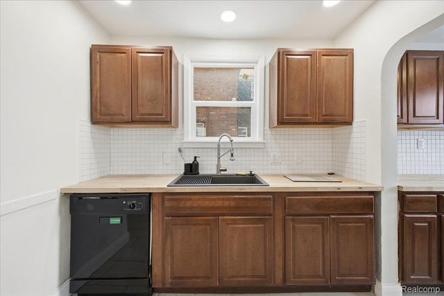 17617 Indiana Street, Detroit, MI 48221