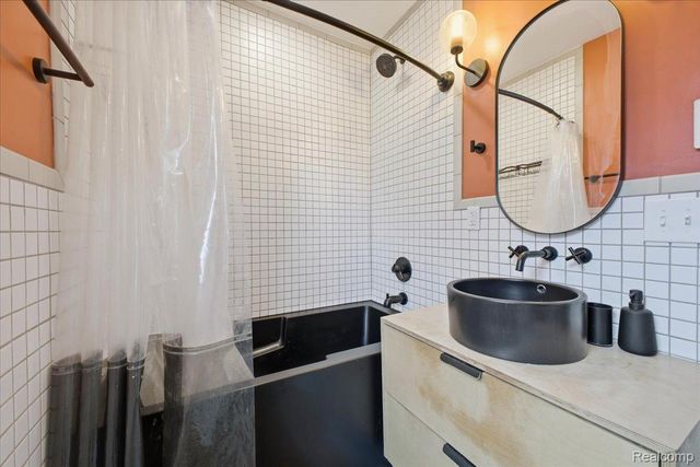 17617 Indiana Street, Detroit, MI 48221