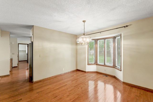 4628 N Farmstead Ct, Bel Aire, KS 67220