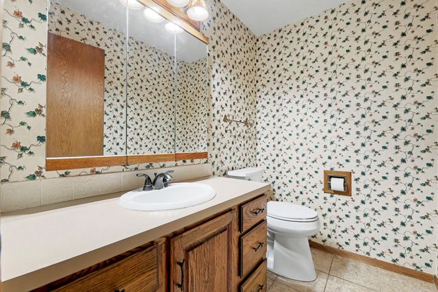 4628 N Farmstead Ct, Bel Aire, KS 67220