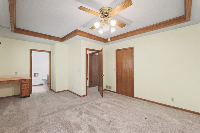 4628 N Farmstead Ct, Bel Aire, KS 67220