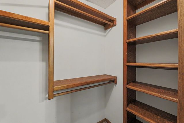 4628 N Farmstead Ct, Bel Aire, KS 67220