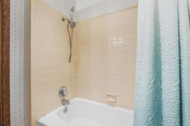 4628 N Farmstead Ct, Bel Aire, KS 67220