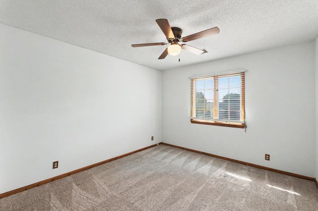 4628 N Farmstead Ct, Bel Aire, KS 67220