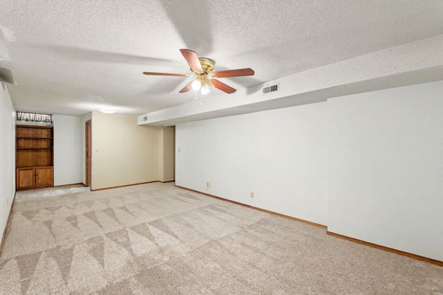 4628 N Farmstead Ct, Bel Aire, KS 67220