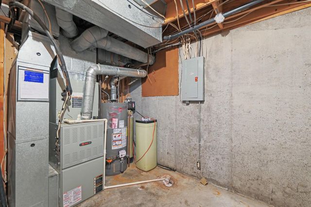 4628 N Farmstead Ct, Bel Aire, KS 67220