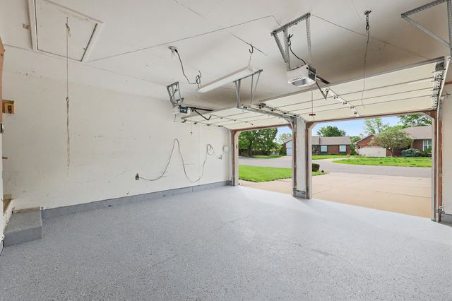 4628 N Farmstead Ct, Bel Aire, KS 67220