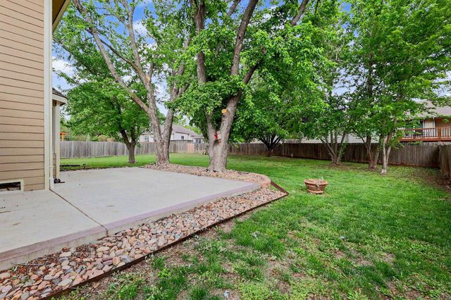 4628 N Farmstead Ct, Bel Aire, KS 67220