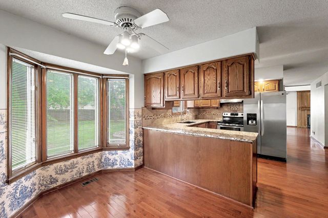 4628 N Farmstead Ct, Bel Aire, KS 67220