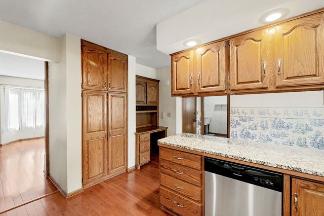 4628 N Farmstead Ct, Bel Aire, KS 67220