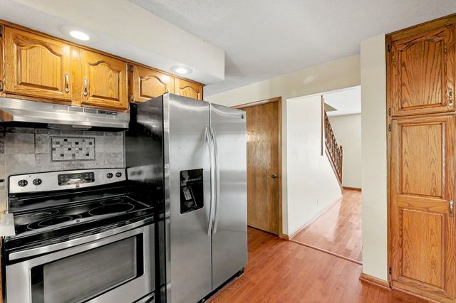 4628 N Farmstead Ct, Bel Aire, KS 67220