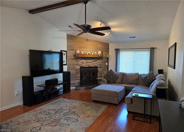 16 Critzos CT, Hampton, VA 23669