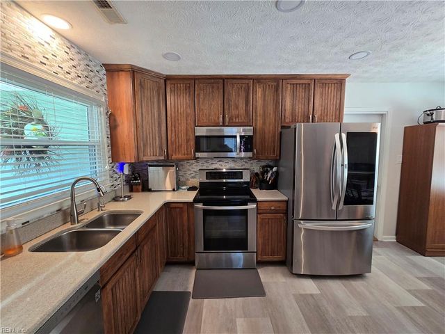 16 Critzos CT, Hampton, VA 23669