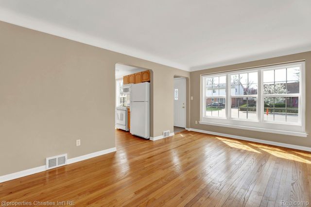 1240 W 11 MILE Road, Berkley, MI 48072