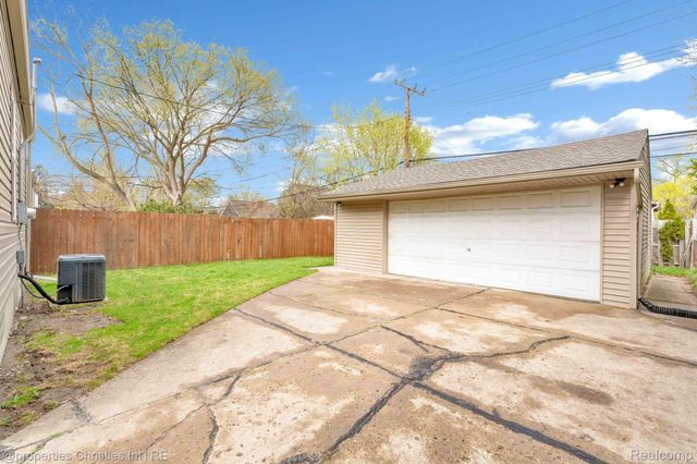 1240 W 11 MILE Road, Berkley, MI 48072