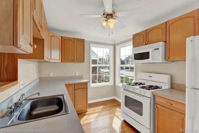 1240 W 11 MILE Road, Berkley, MI 48072