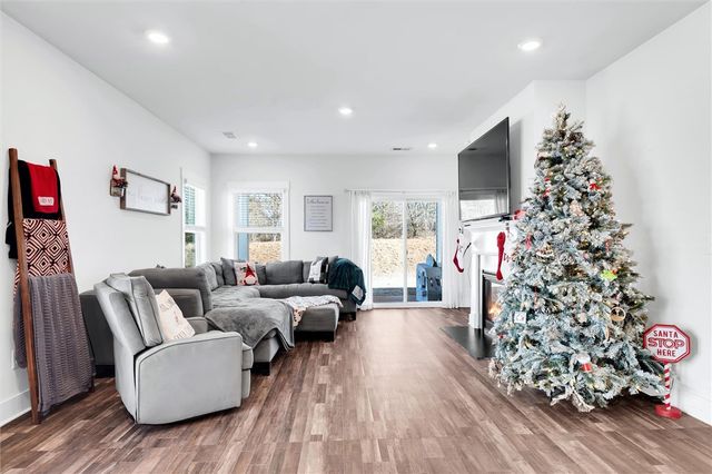 136 Walking Stick Way, Pelzer, SC 29669