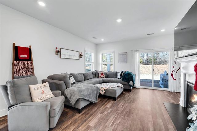 136 Walking Stick Way, Pelzer, SC 29669