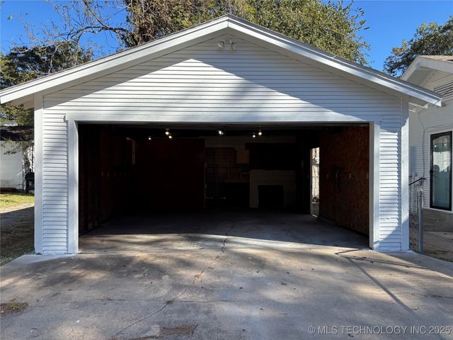 801 B Street NW, Ardmore, OK 73401