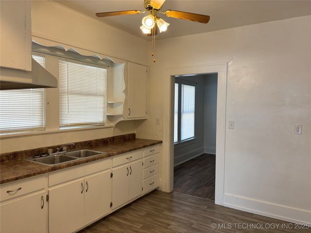 801 B Street NW, Ardmore, OK 73401