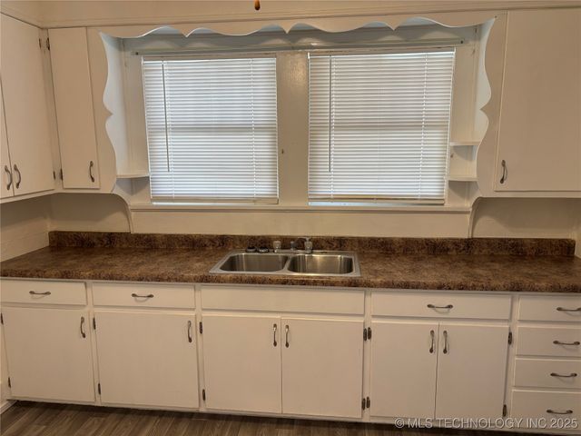 801 B Street NW, Ardmore, OK 73401