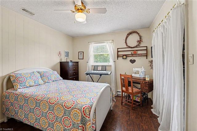 202 Arrowood Lane, Jamestown, NC 27282