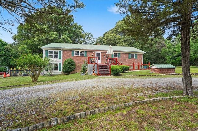202 Arrowood Lane, Jamestown, NC 27282