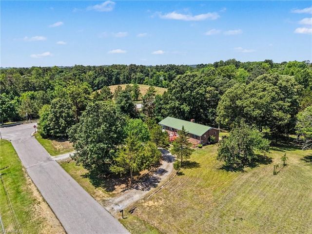 202 Arrowood Lane, Jamestown, NC 27282