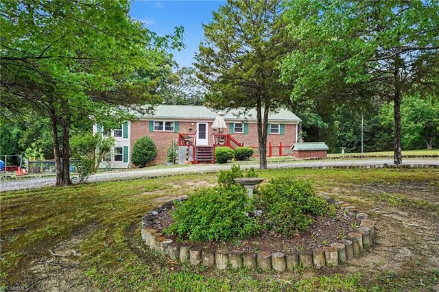 202 Arrowood Lane, Jamestown, NC 27282