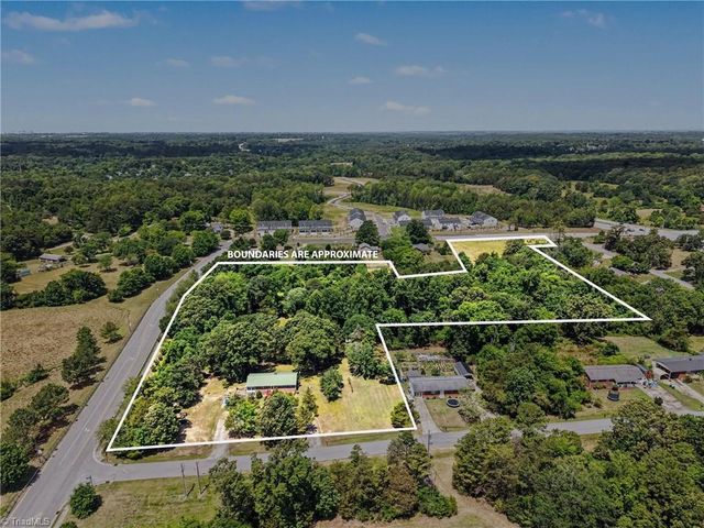 202 Arrowood Lane, Jamestown, NC 27282
