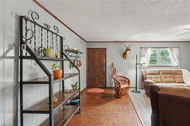 202 Arrowood Lane, Jamestown, NC 27282