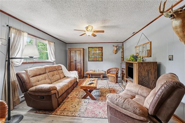 202 Arrowood Lane, Jamestown, NC 27282