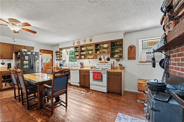 202 Arrowood Lane, Jamestown, NC 27282