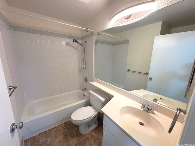 94-533 Lumiaina Street B203, Waipahu, HI 96797