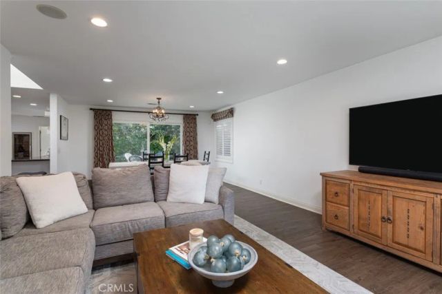 2043 N Capella Court, Costa Mesa, CA 92626