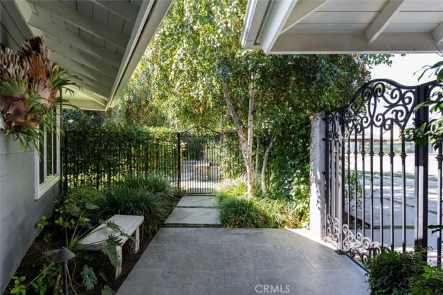 2043 N Capella Court, Costa Mesa, CA 92626