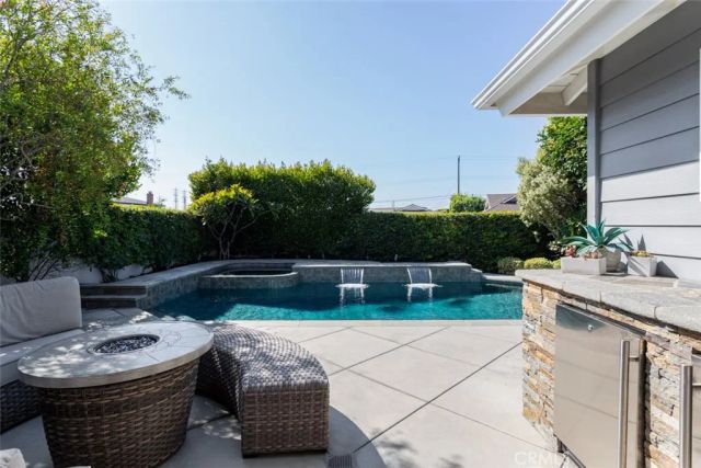 2043 N Capella Court, Costa Mesa, CA 92626