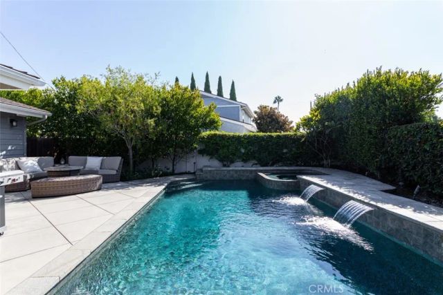 2043 N Capella Court, Costa Mesa, CA 92626