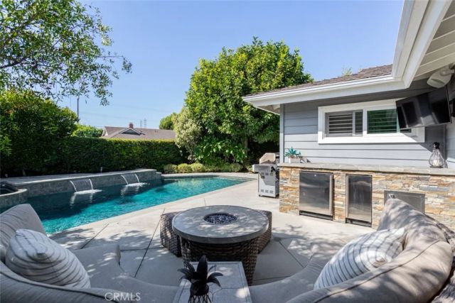 2043 N Capella Court, Costa Mesa, CA 92626
