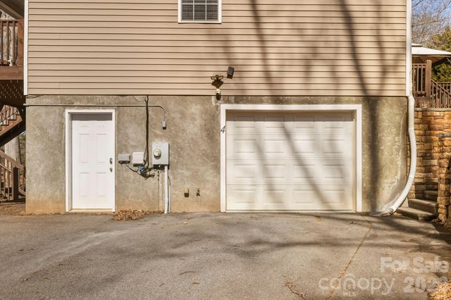 4 Carter Hill Drive, Leicester, NC 28748