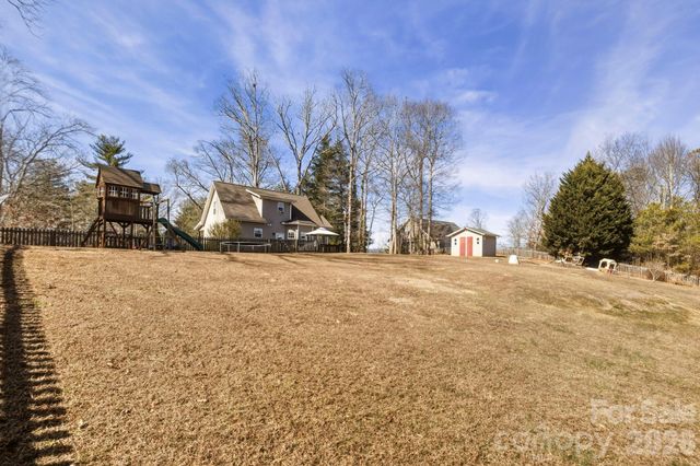 4 Carter Hill Drive, Leicester, NC 28748