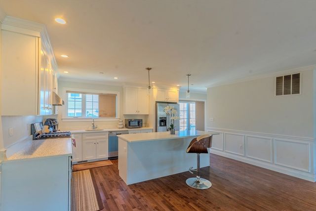 2 Mitchell Ln B, Weymouth, MA 02190