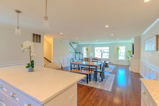 2 Mitchell Ln B, Weymouth, MA 02190